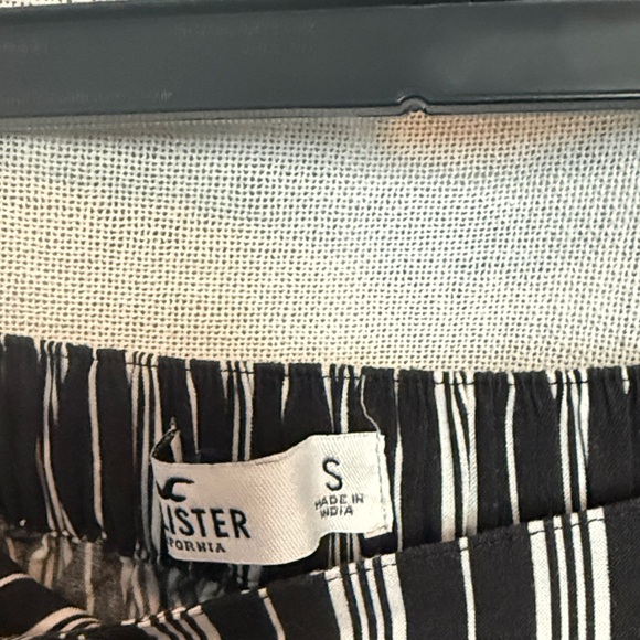 Hollister Black and White Striped Wide-Leg Pants - Picture 2 of 4